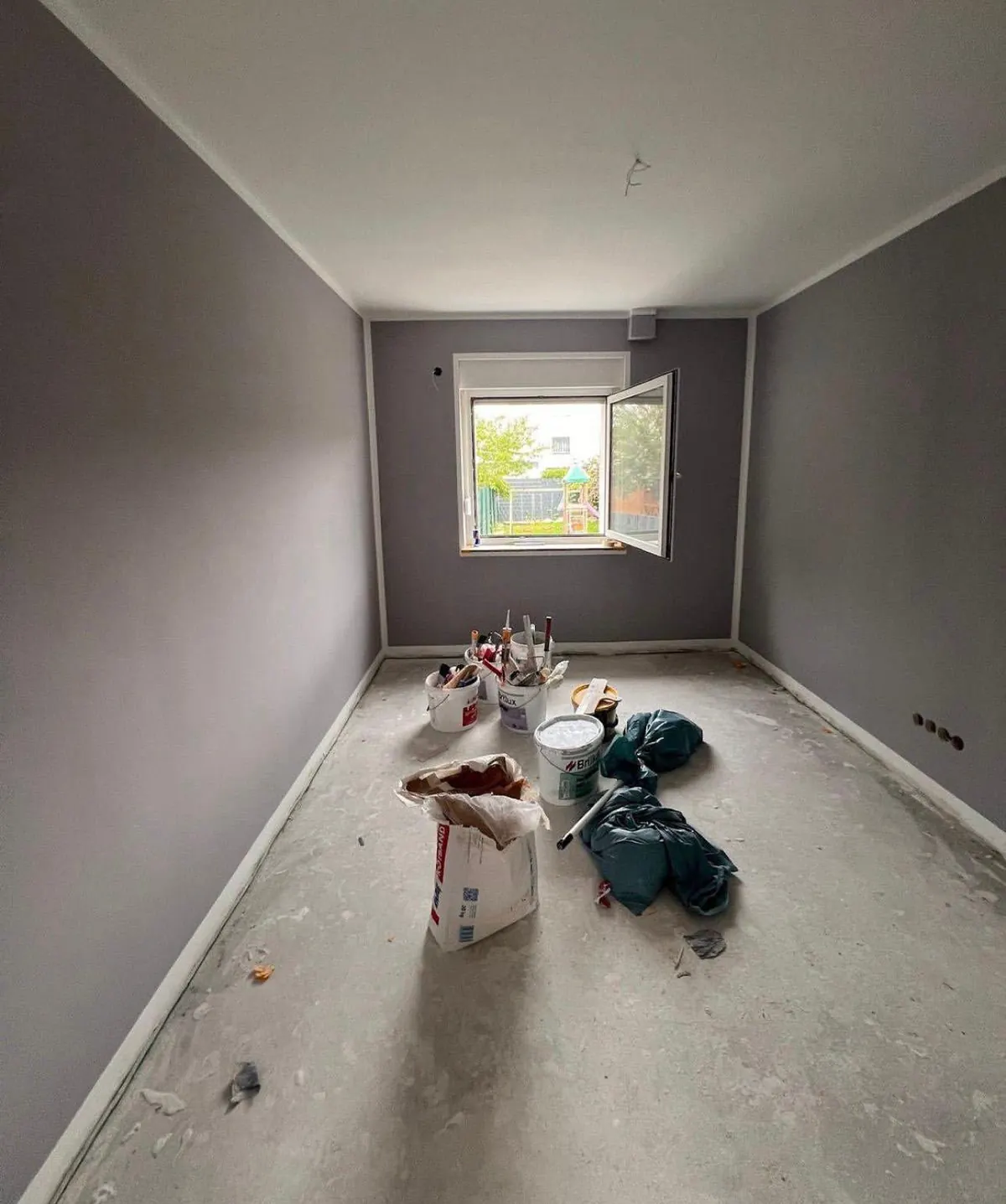 Zimmer, Wände in Grau nachher